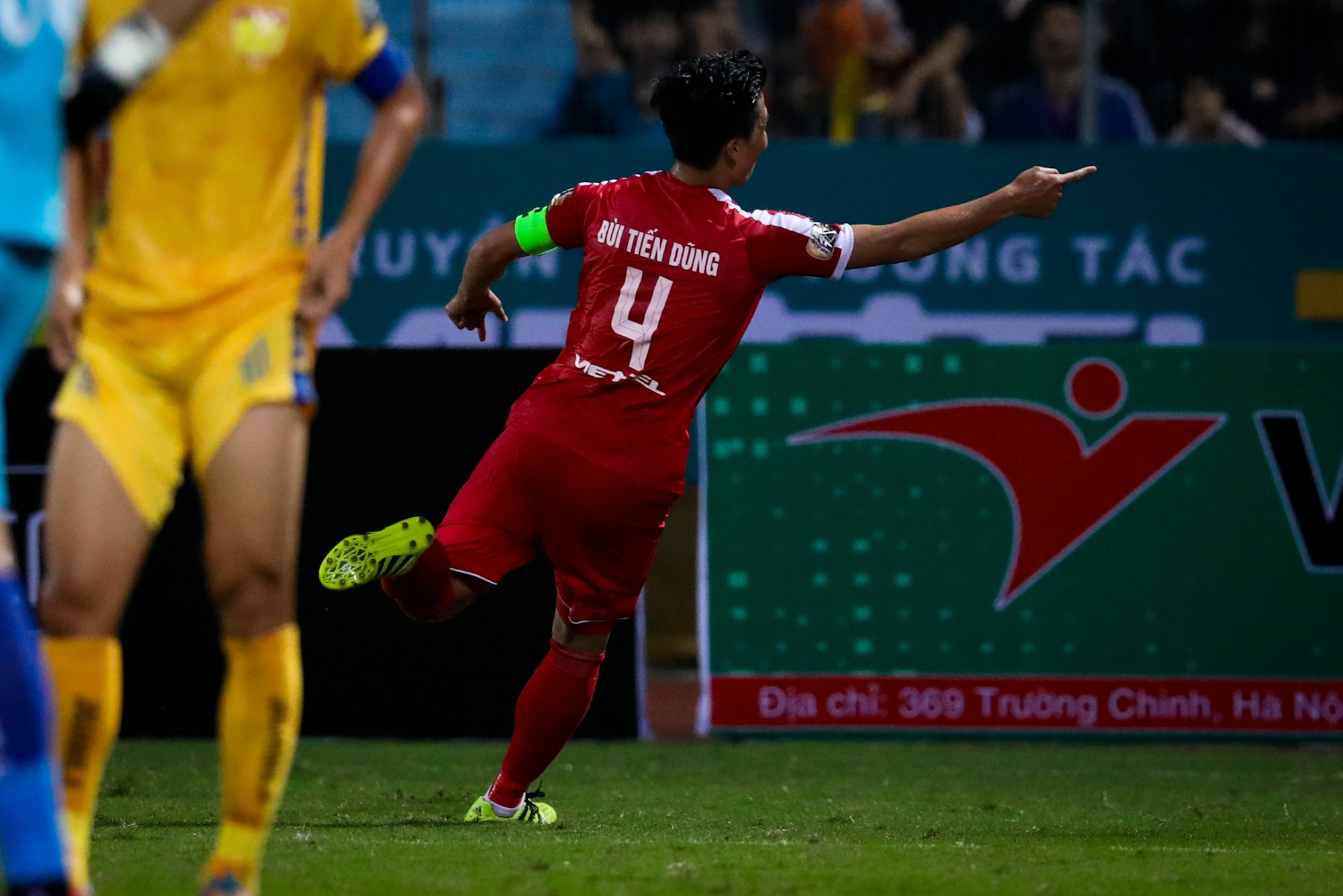 Bui Tien Dung ruc sang,  The Cong thang tran anh 5