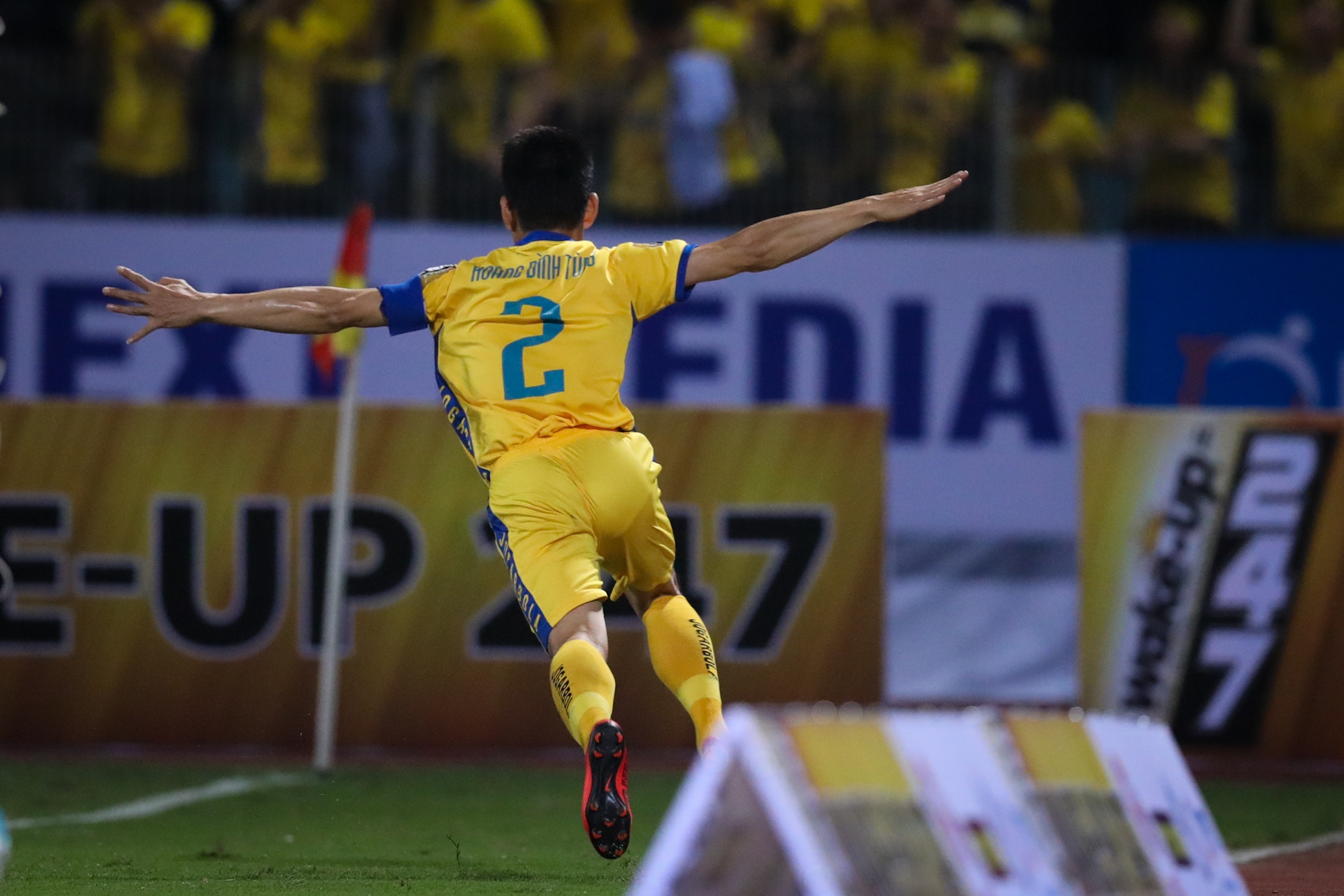 Bui Tien Dung ruc sang,  The Cong thang tran anh 7