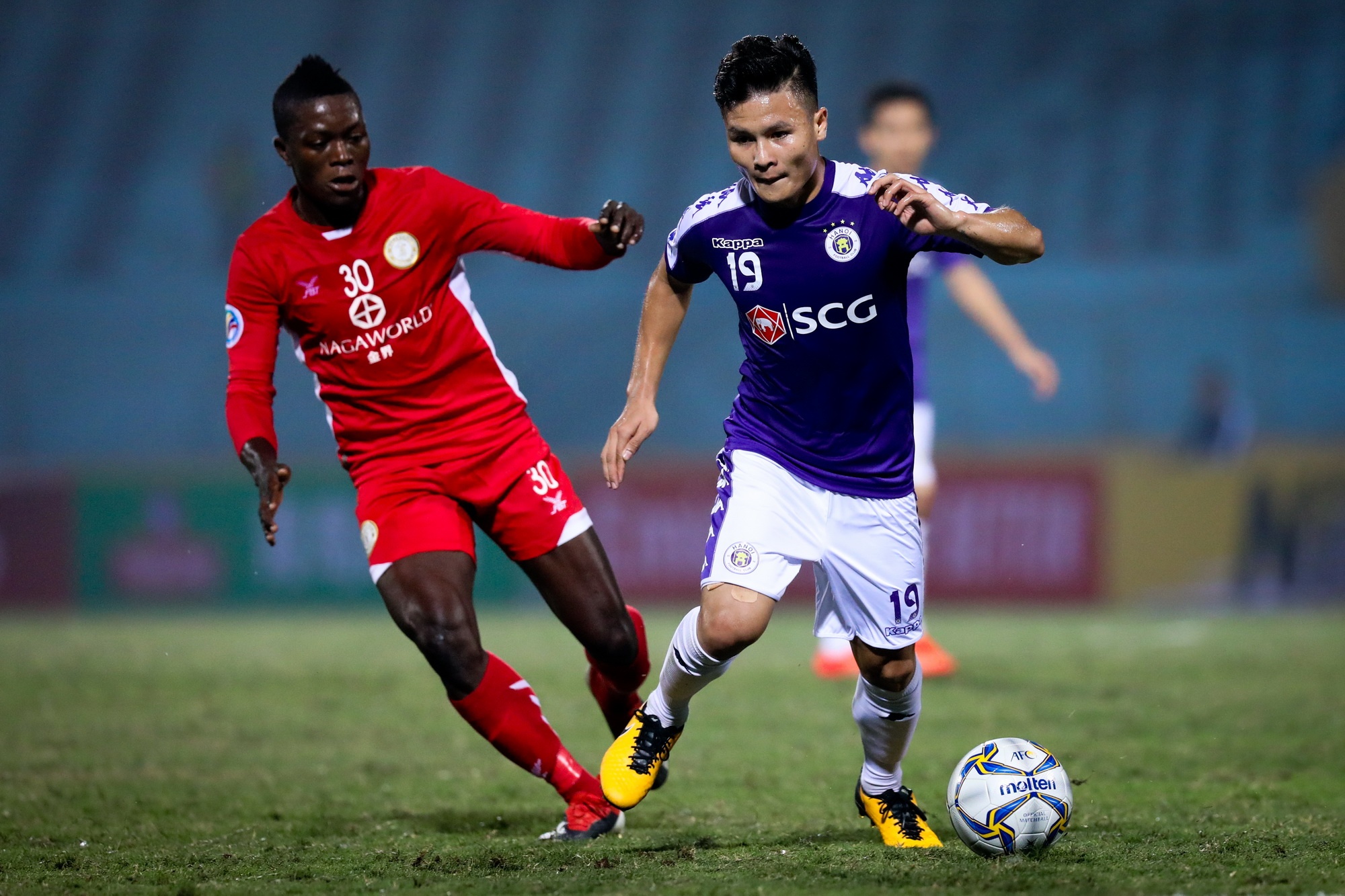 Sau nửa năm, Quang Hải được vào sân từ ghế dự bị ảnh 1 Sau nua nam, Quang Hai duoc vao san tu ghe du bi anh 1