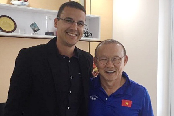 Tam thu xuc dong cua HLV the luc gui thay Park truoc ngay xa Viet Nam hinh anh