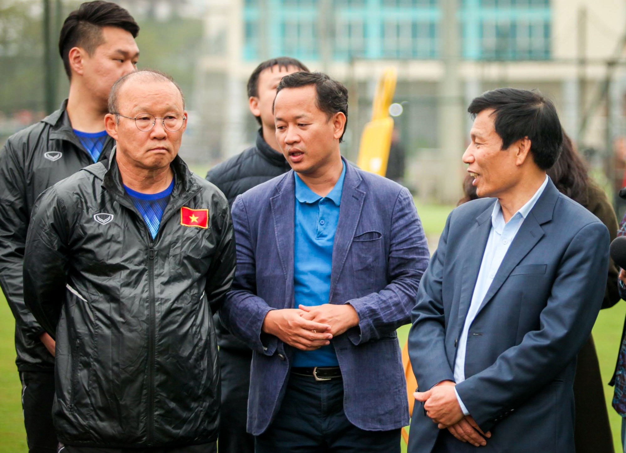 Trợ lý Lê Huy Khoa tái xuất ảnh 2 Tro ly Le Huy Khoa tai xuat anh 2