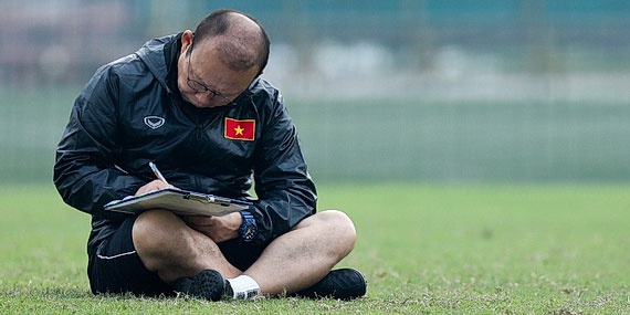 HLV Park tram ngam, ong Lee cau co vi the luc cua U23 Viet Nam hinh anh