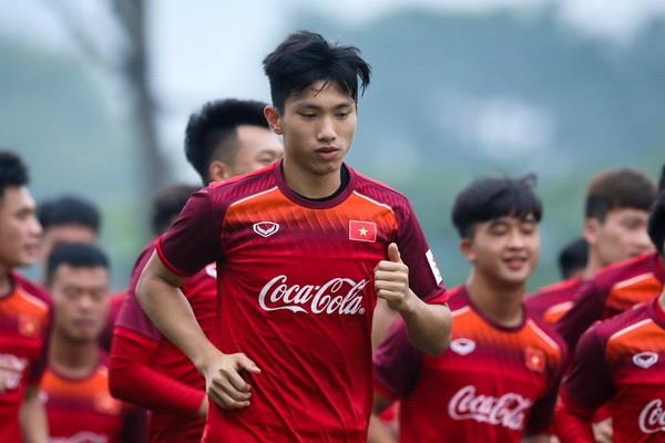 Doan Van Hau no luc tap luyen giua tin don den Bundesliga hinh anh