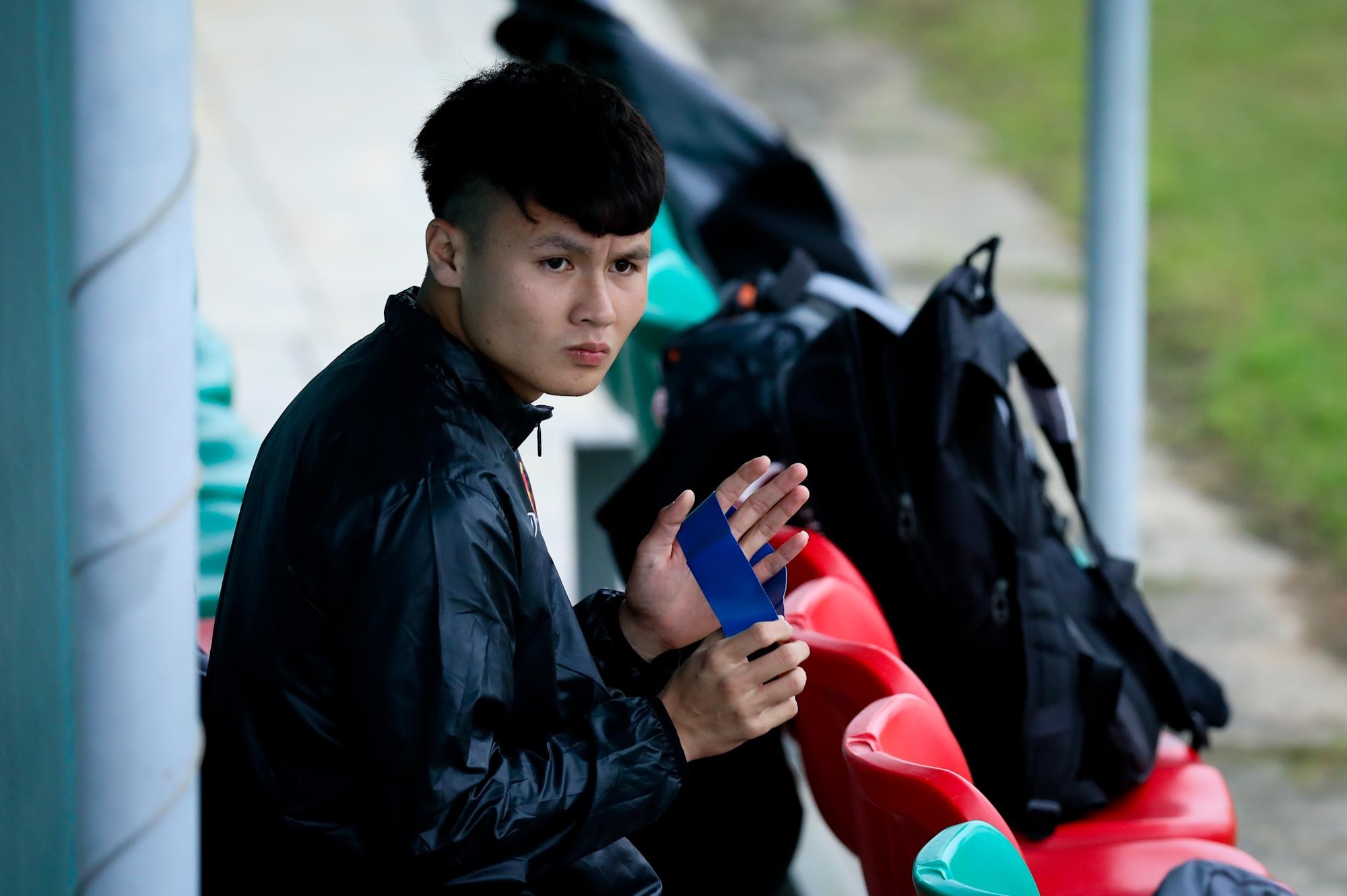 Quang Hai,  Tien Linh uong tra trong buoi tap U23 anh 3