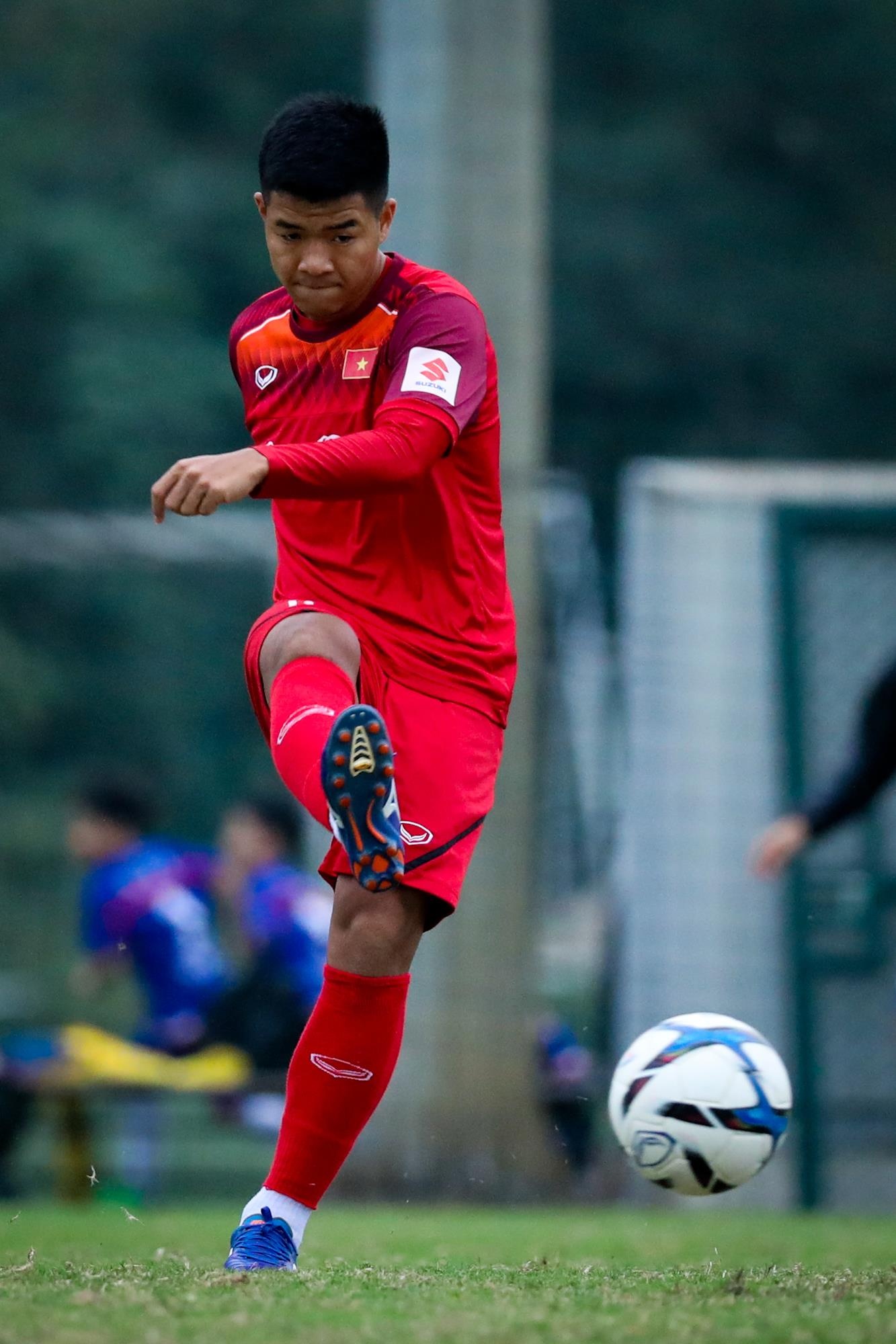 Quang Hai,  Tien Linh uong tra trong buoi tap U23 anh 9