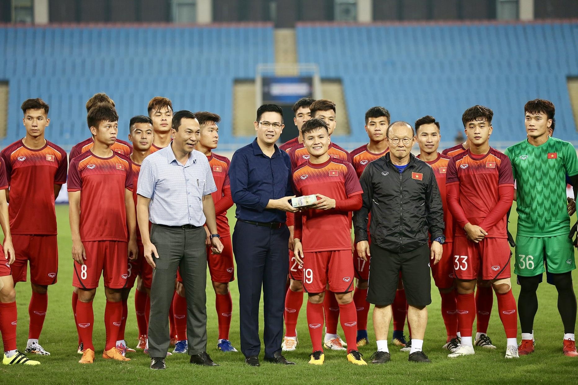 U23 Việt Nam nhận 500 triệu từ bầu Tam ảnh 5 U23 Viet Nam nhan 500 trieu tu bau Tam anh 5