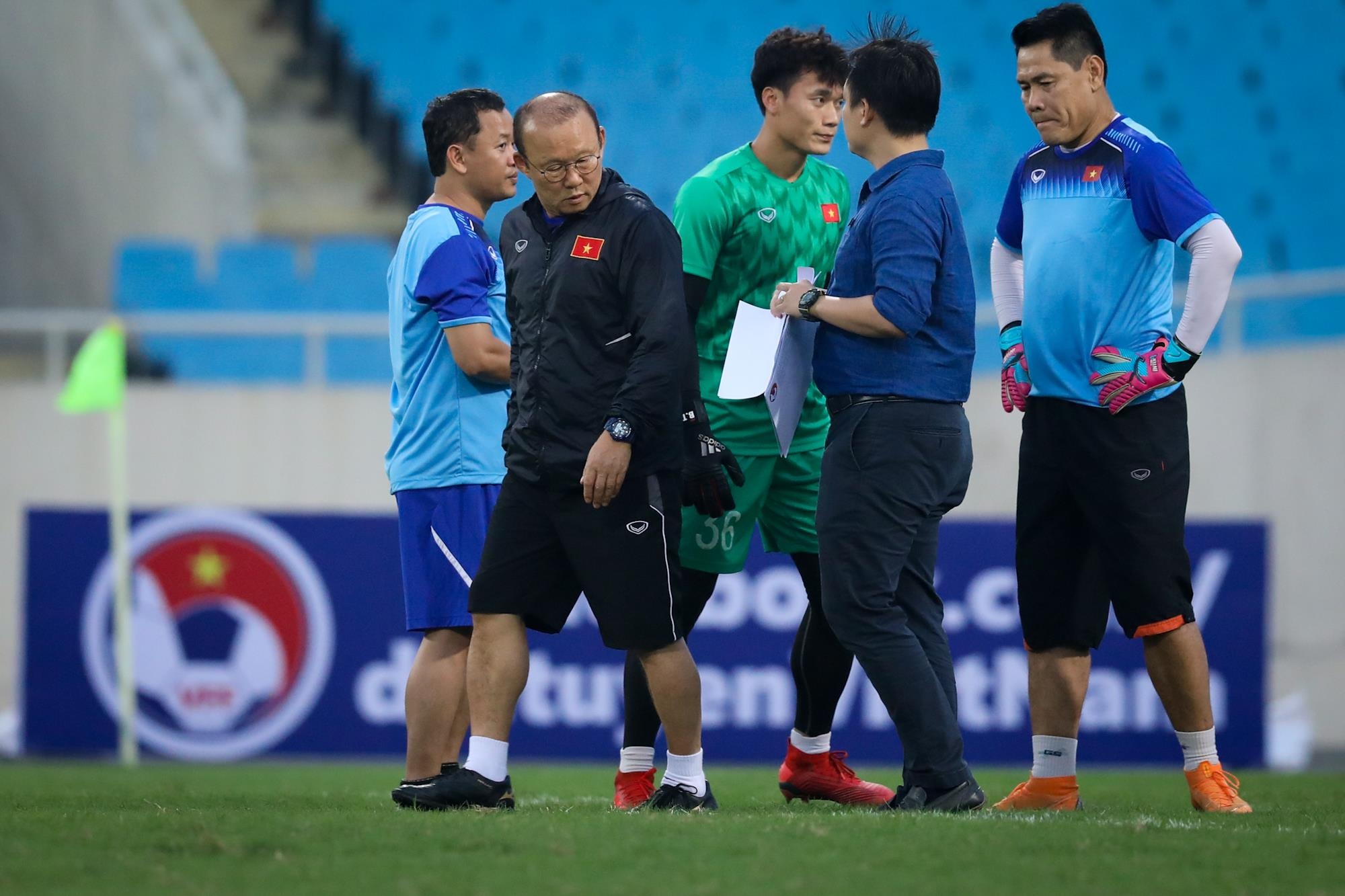 HLV Park Hang-seo hanh dong dep voi CDV anh 10