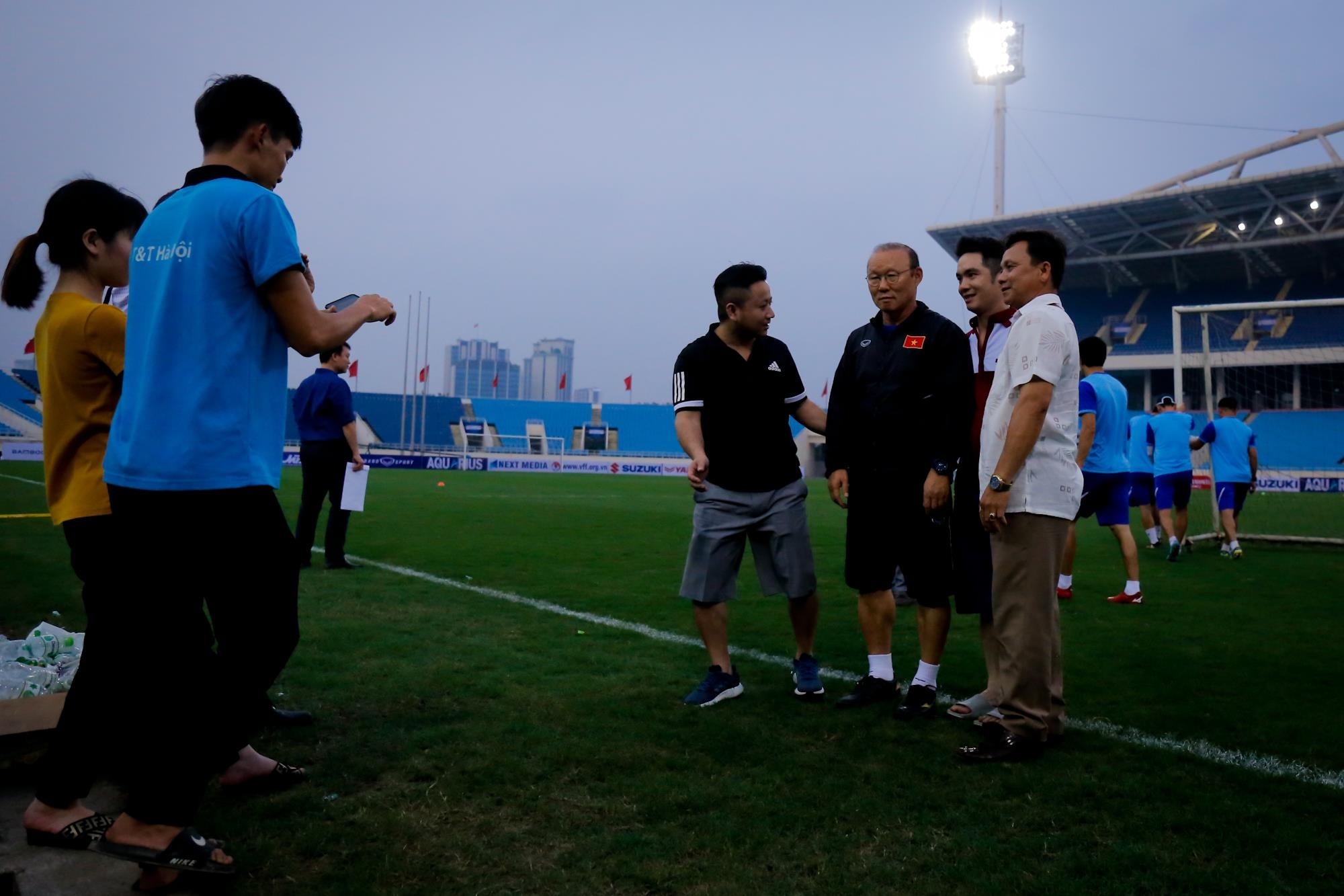 HLV Park Hang-seo hanh dong dep voi CDV anh 2