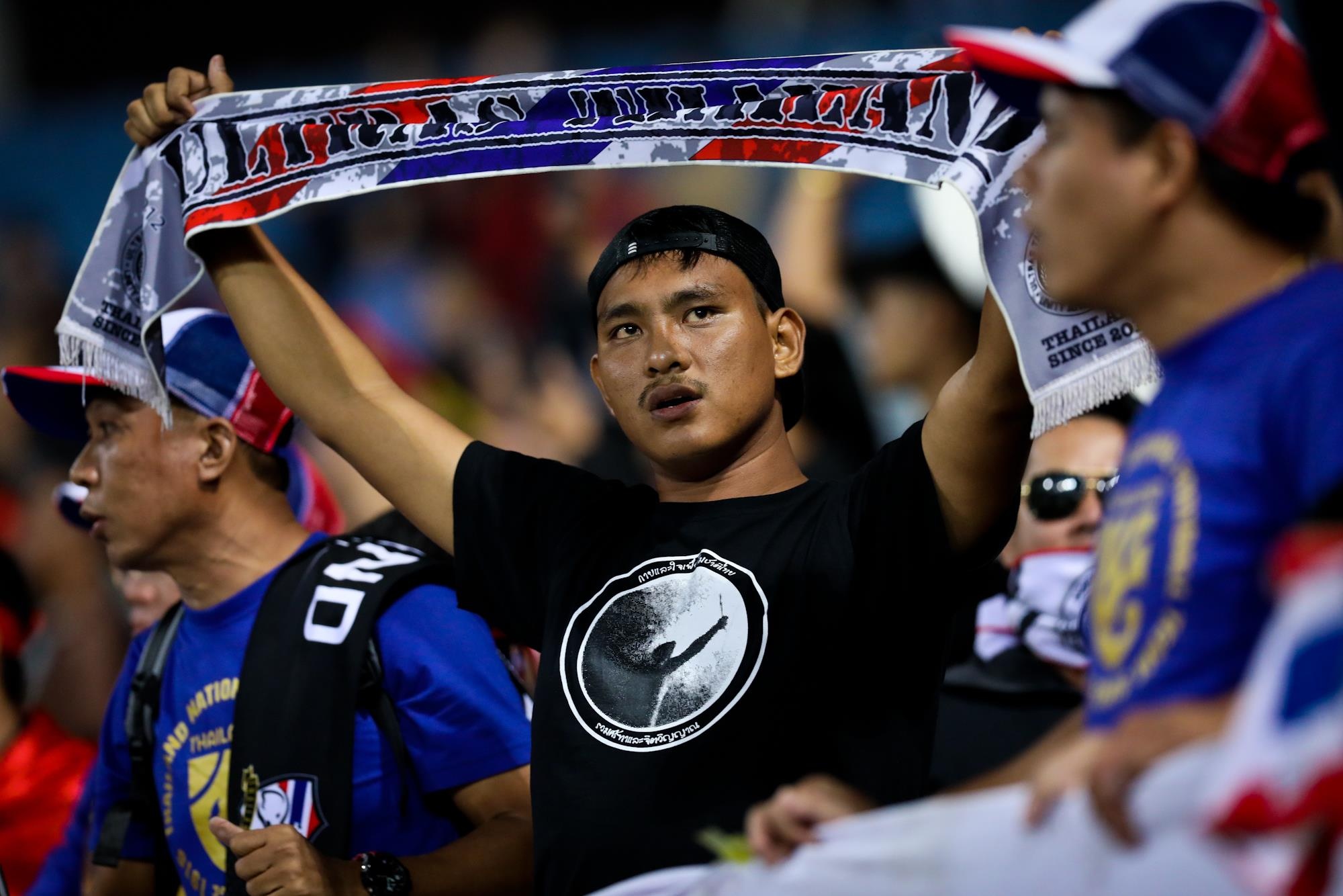 Nguoi Thai gat noi dau,  o ben canh U23 Thai Lan anh 9