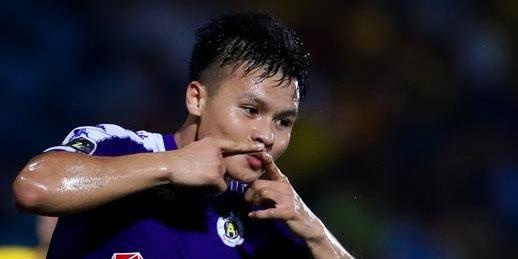 Cham dut 8 tran tit ngoi V.League, Quang Hai sang tao kieu an mung moi hinh anh