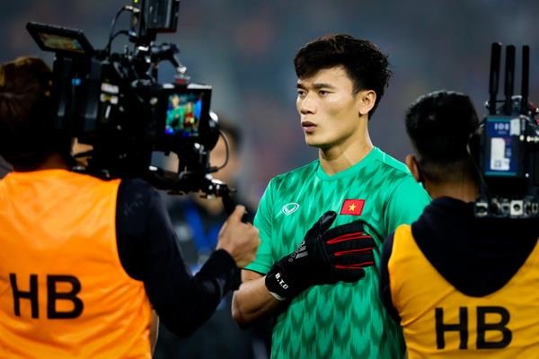 Dan em toa sang, Bui Tien Dung se mat vi tri o U23 Viet Nam? hinh anh