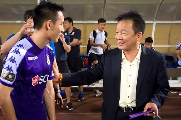 Tien ve Hung Dung moi cuoi bau Hien sau tran thang Hai Phong hinh anh