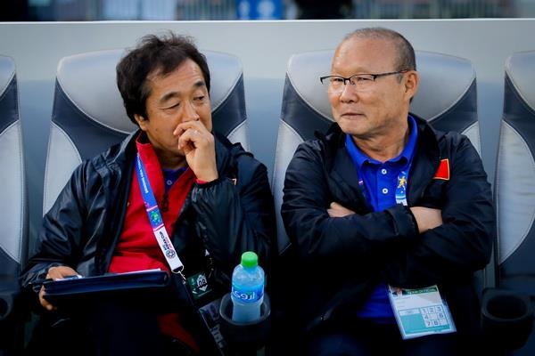 Bao nhieu HLV Han Quoc dang khuynh dao bong da Viet Nam? hinh anh