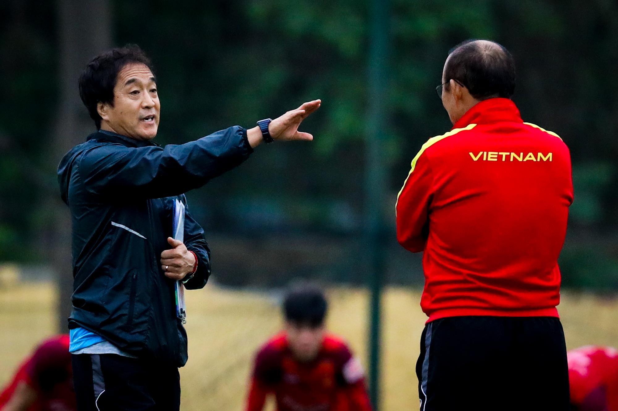 Nhung HLV Han Quoc khuynh dao bong da Viet Nam anh 9