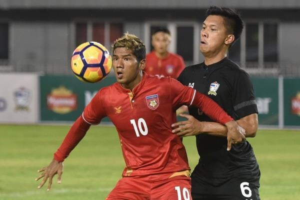 Tuyen thu Myanmar noi gian vi dong doi cu triet ha o Thai League hinh anh
