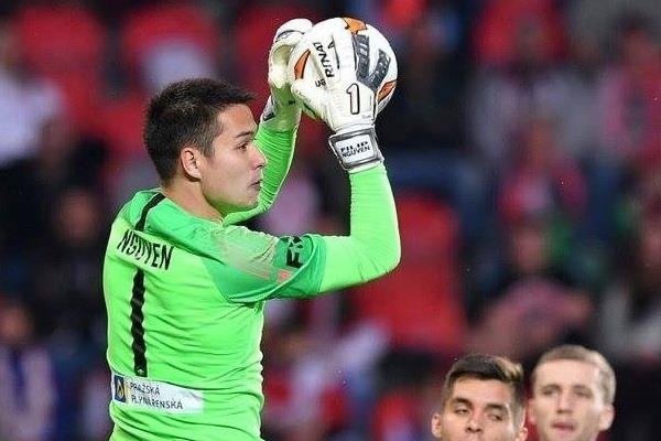 Vi sao doi tuyen Viet Nam chua the trieu tap Filip Nguyen? hinh anh