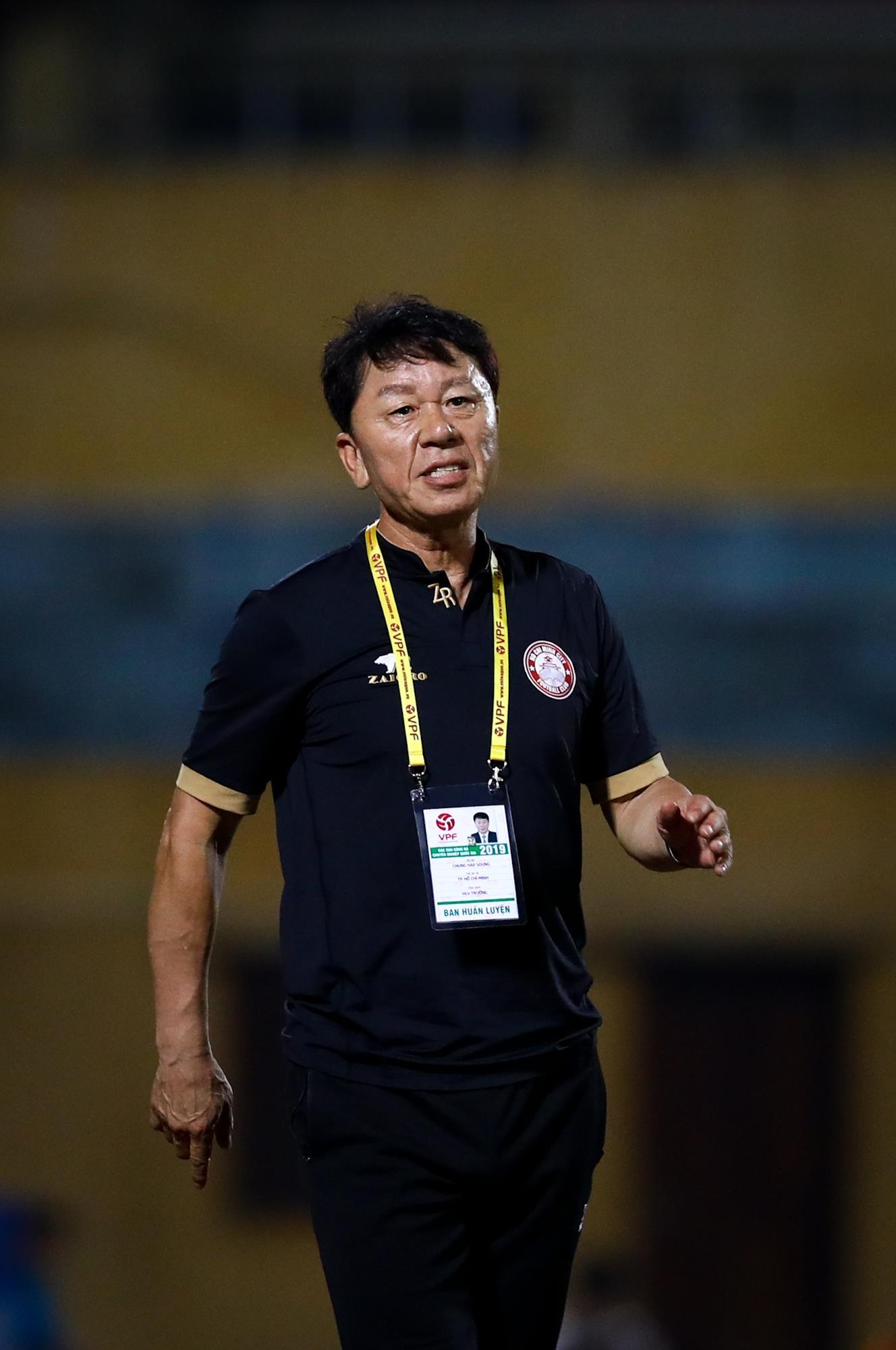 Quang Hai ruc sang anh 2