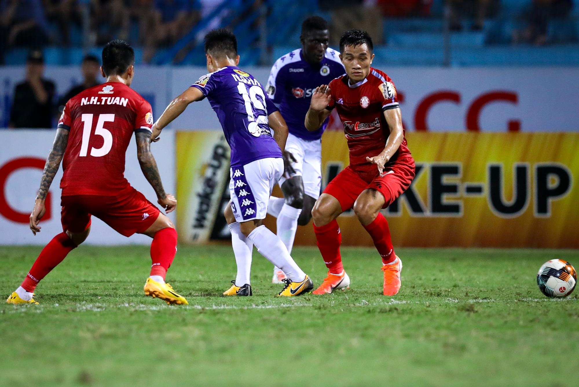 Quang Hai ruc sang anh 5