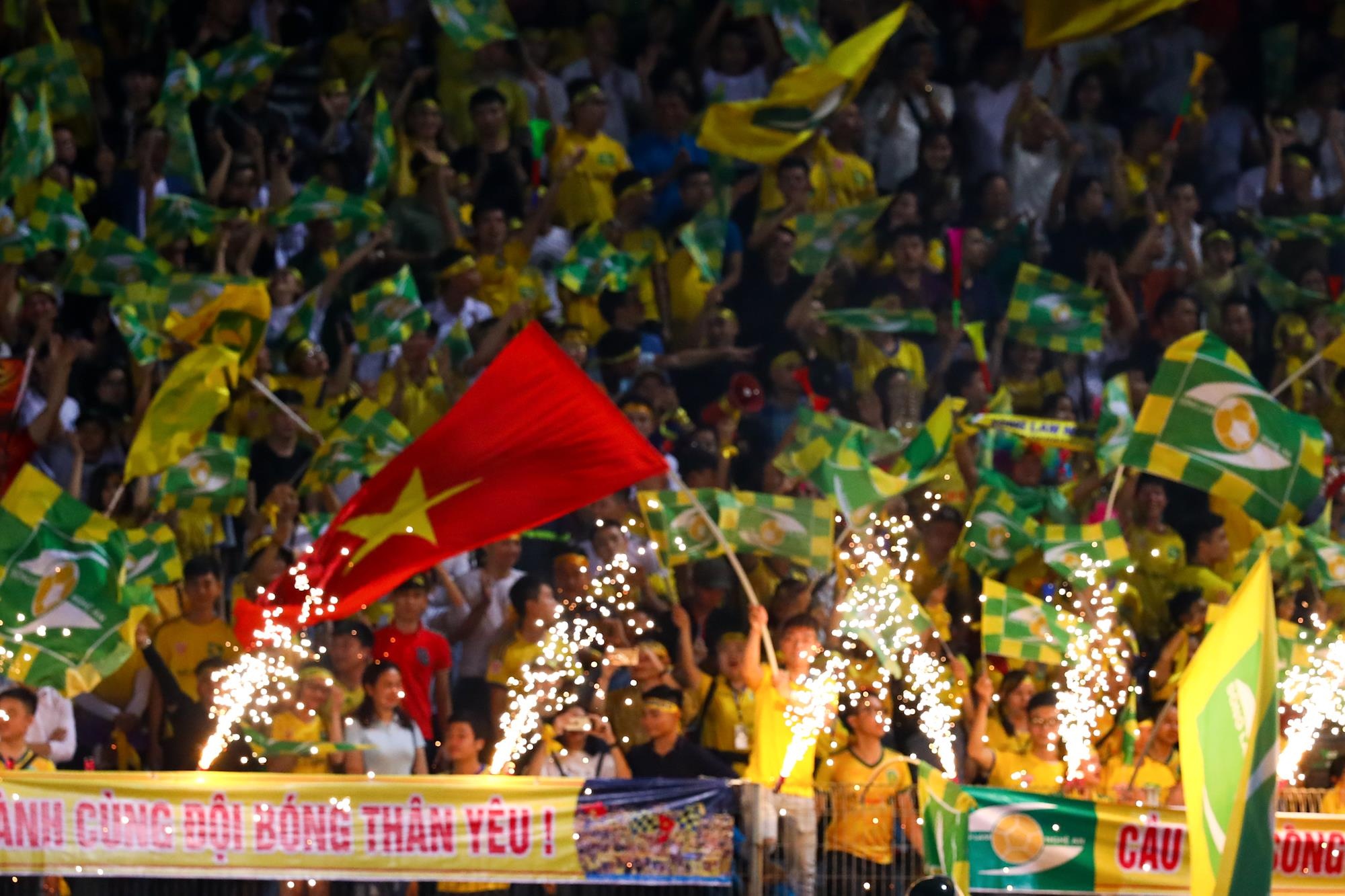 HAGL co con la doi bong nhieu CDV nhat? anh 8