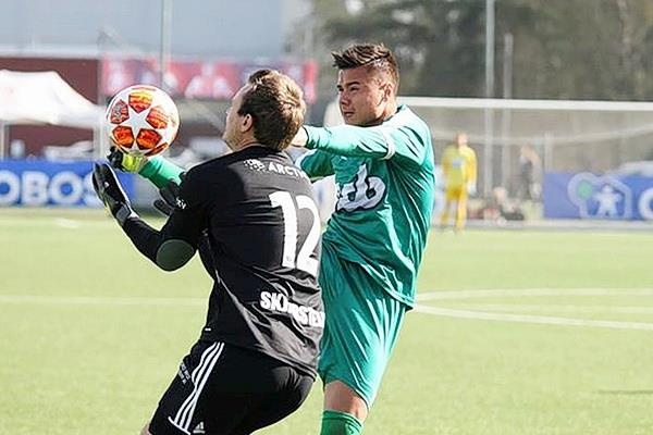 HLV Park Hang-seo de nghi Alex Dang phan dau nhieu hon hinh anh