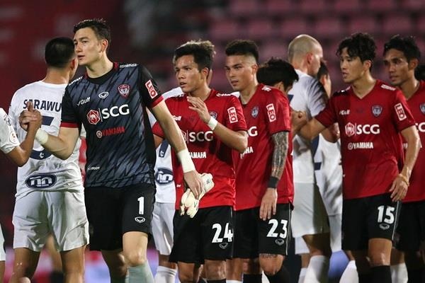 Muangthong dua ra de nghi chua tung co voi doi tuyen Thai Lan hinh anh