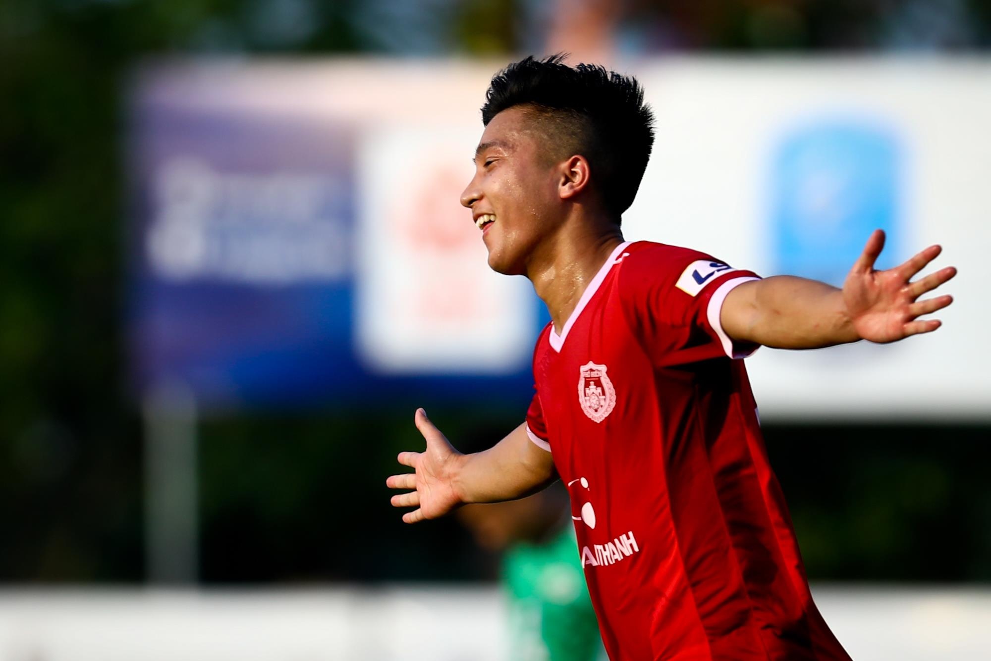 Viet kieu Martin Lo lien tuc ghi ban anh 8