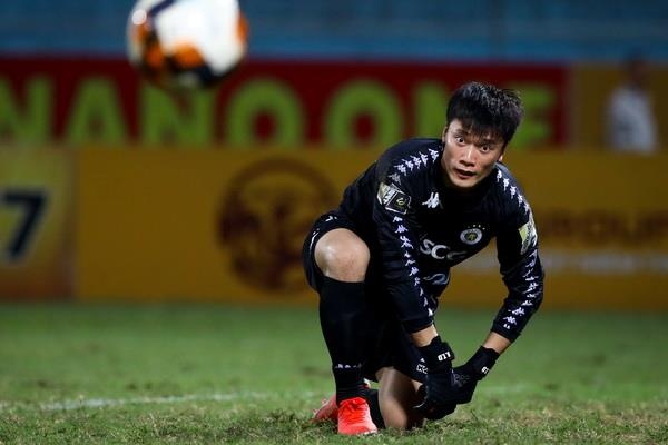 Bui Tien Dung, Ha Duc Chinh gay that vong tai Hang Day hinh anh