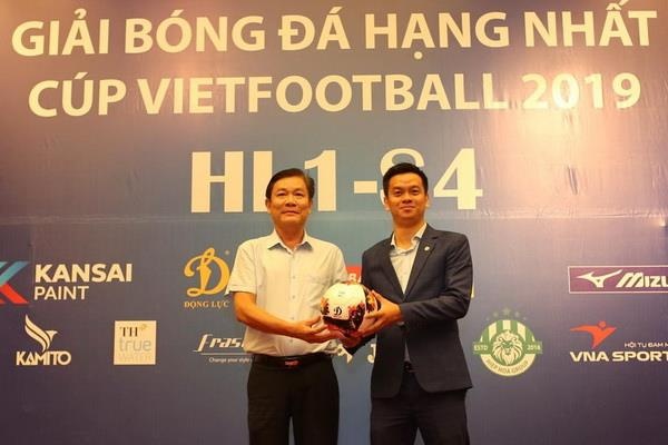 Han che cau thu chuyen nghiep de giu chat cho bong da phong trao hinh anh