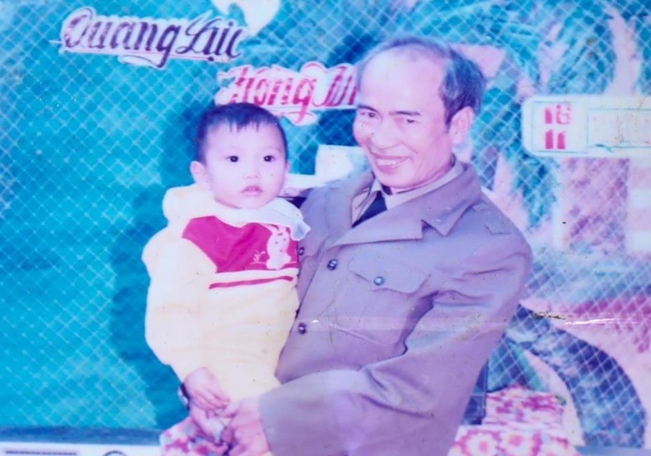 Hinh anh ngo nghinh thoi tho au cua Doan Van Hau hinh anh