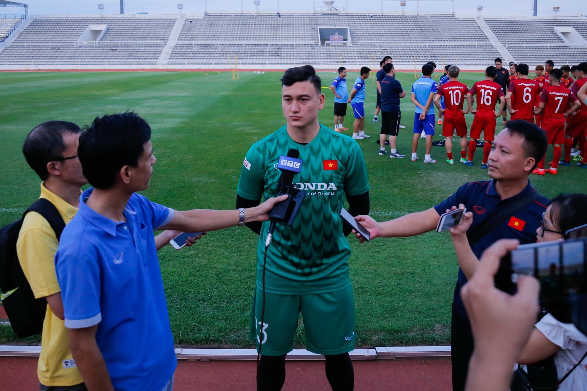 Đặng Văn Lâm sẵn sàng tiết lộ thông tin Thái Lan ảnh 1 Dang Van Lam san sang tiet lo thong tin Thai Lan anh 1