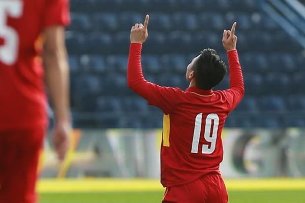 Quang Hai lot xac thanh ngoi sao tu manh dat Buriram nhu the nao? hinh anh