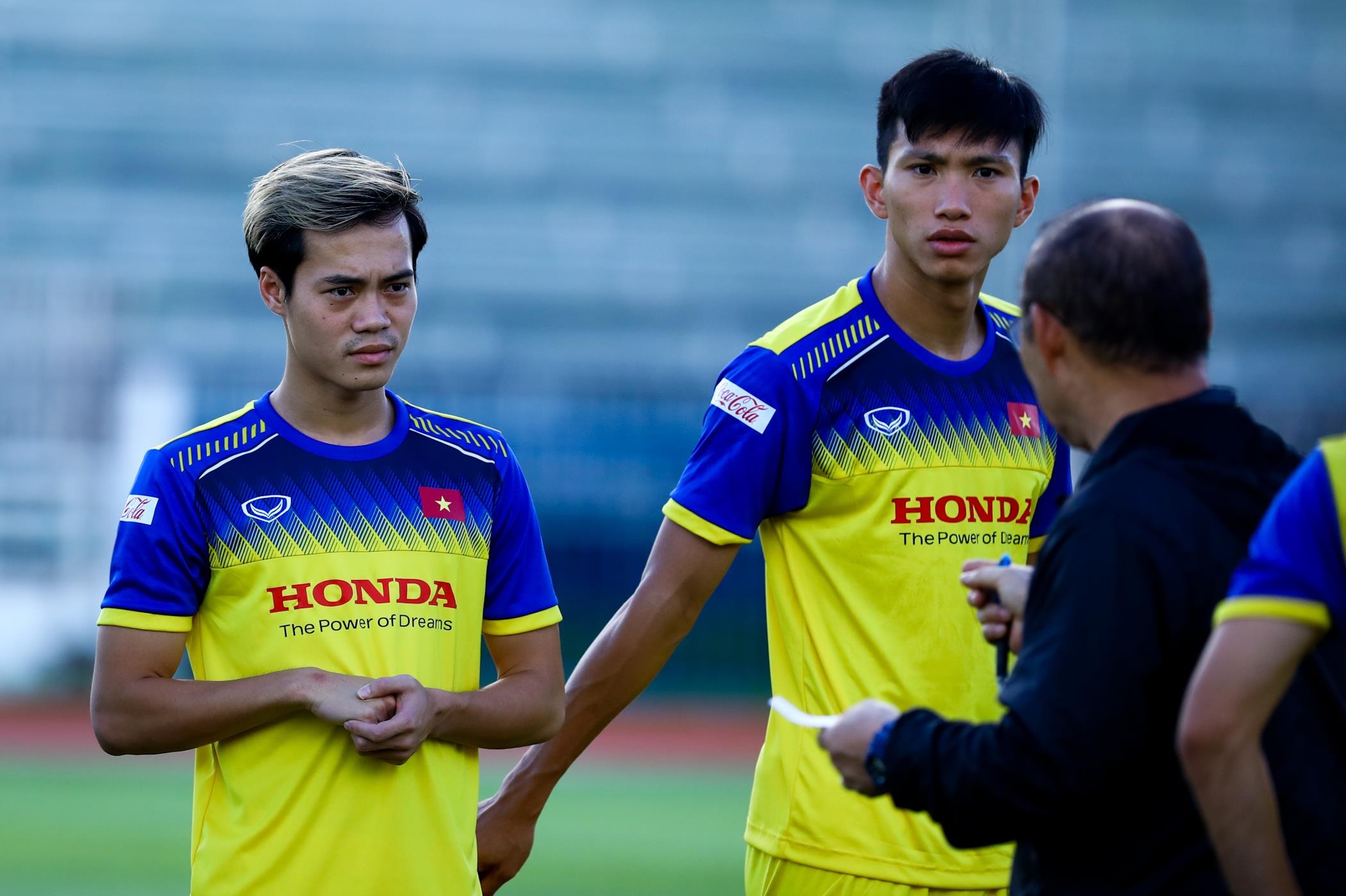 HLV Park Hang-seo hoi tham Van Hau sau cai tat anh 3