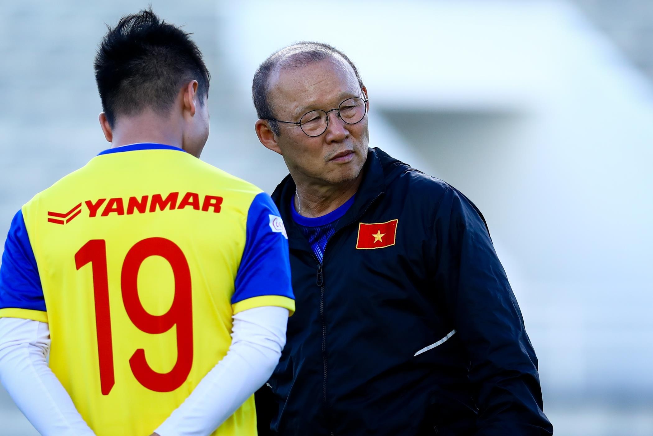 HLV Park Hang-seo hoi tham Van Hau sau cai tat anh 4
