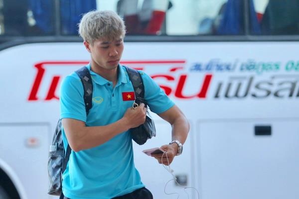 Tuyen Viet Nam ve nuoc, Cong Phuong mot minh o lai Buriram vi su co hinh anh