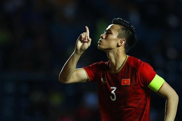 Que Ngoc Hai ra dau im lang truoc hang nghin CDV Thai Lan hinh anh