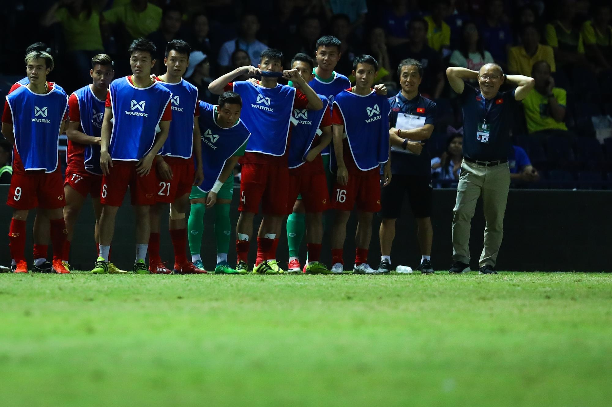 Quế Ngọc Hải đối đầu hàng nghìn CĐV Thái Lan ảnh 10 Que Ngoc Hai doi dau hang nghin CDV Thai Lan anh 10