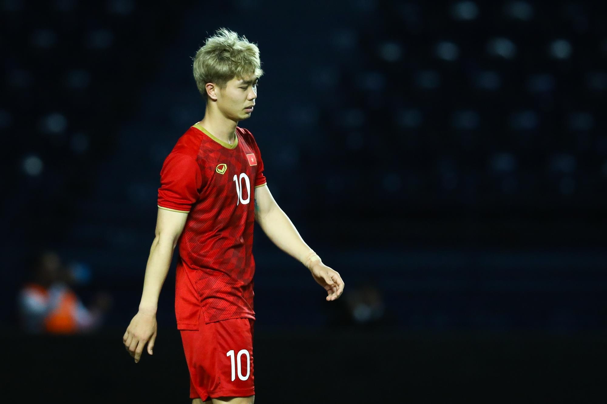 Quế Ngọc Hải đối đầu hàng nghìn CĐV Thái Lan ảnh 2 Que Ngoc Hai doi dau hang nghin CDV Thai Lan anh 2