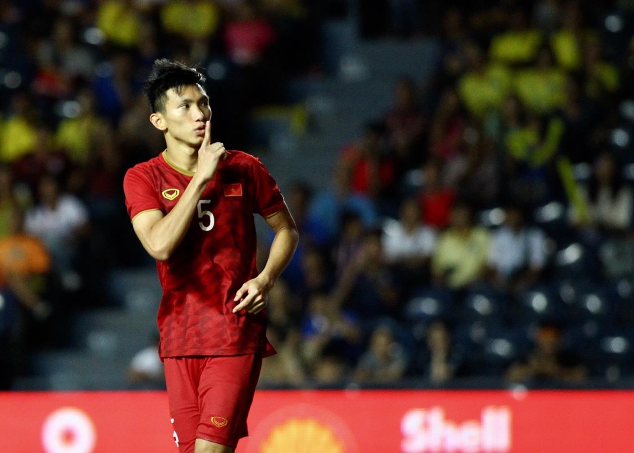 Quế Ngọc Hải đối đầu hàng nghìn CĐV Thái Lan ảnh 8 Que Ngoc Hai doi dau hang nghin CDV Thai Lan anh 8