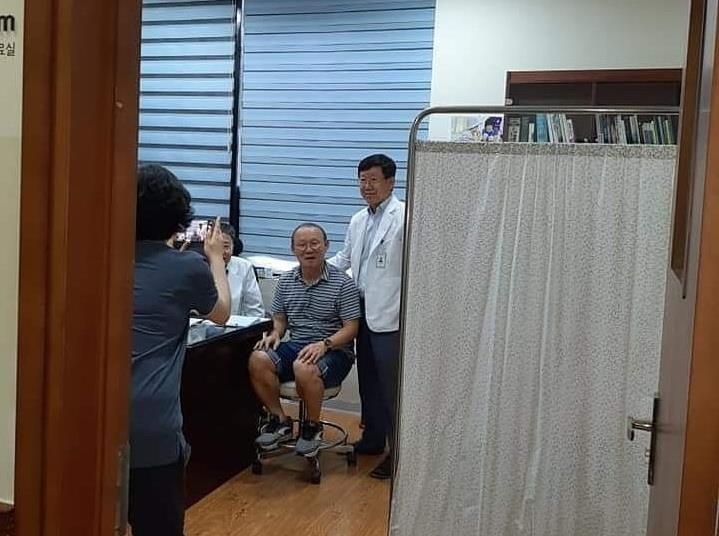 HLV Park Hang-seo di kham suc khoe sau King’s Cup anh 1