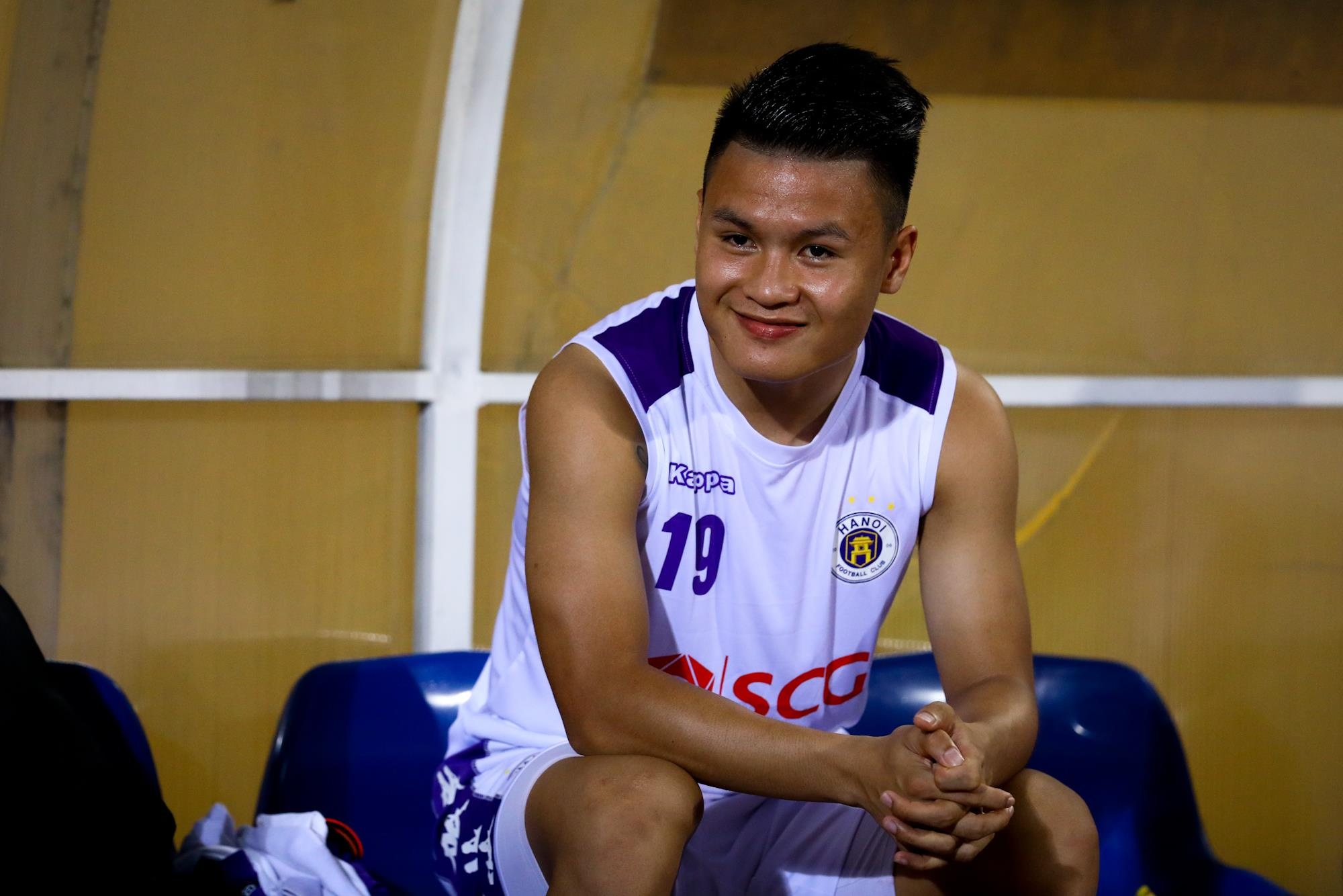 Van Quyet that vong khi ngoai binh bo lo gon trong anh 1