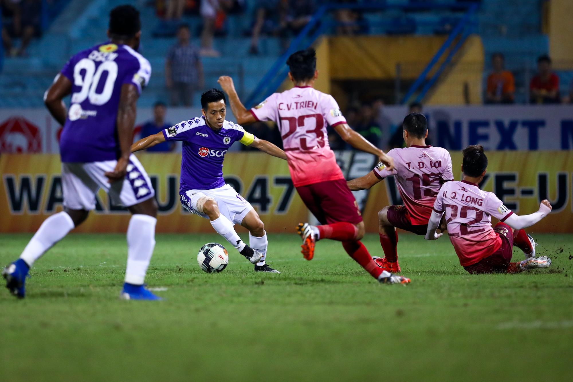 Van Quyet that vong khi ngoai binh bo lo gon trong anh 2