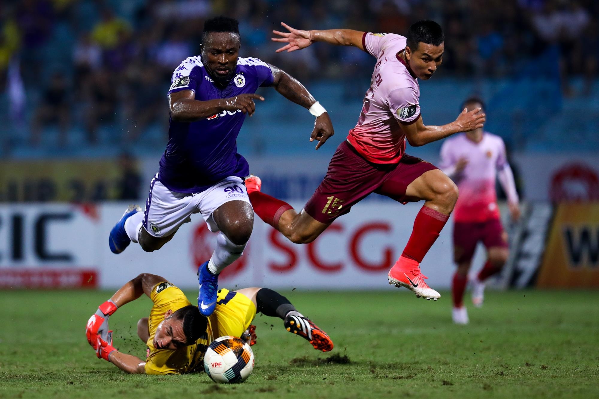 Van Quyet that vong khi ngoai binh bo lo gon trong anh 3