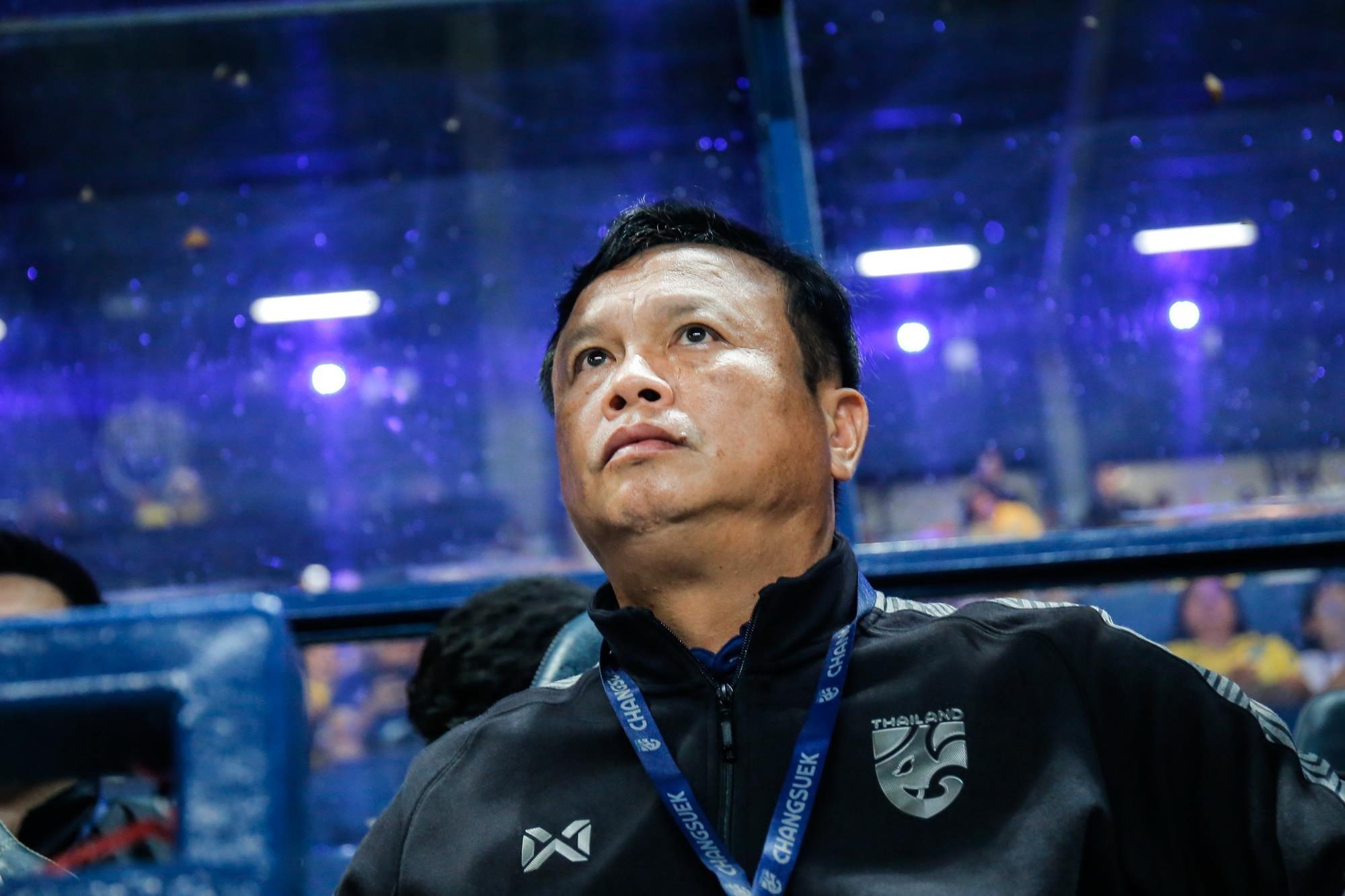 HLV trưởng tuyển Thái Lan và trợ lý từ chức ảnh 1 HLV truong tuyen Thai Lan va tro ly tu chuc anh 1