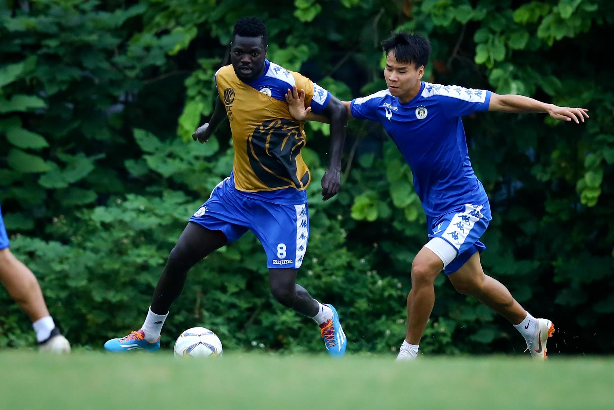 Van Hau quyet tam truoc Ceres-Negros anh 8