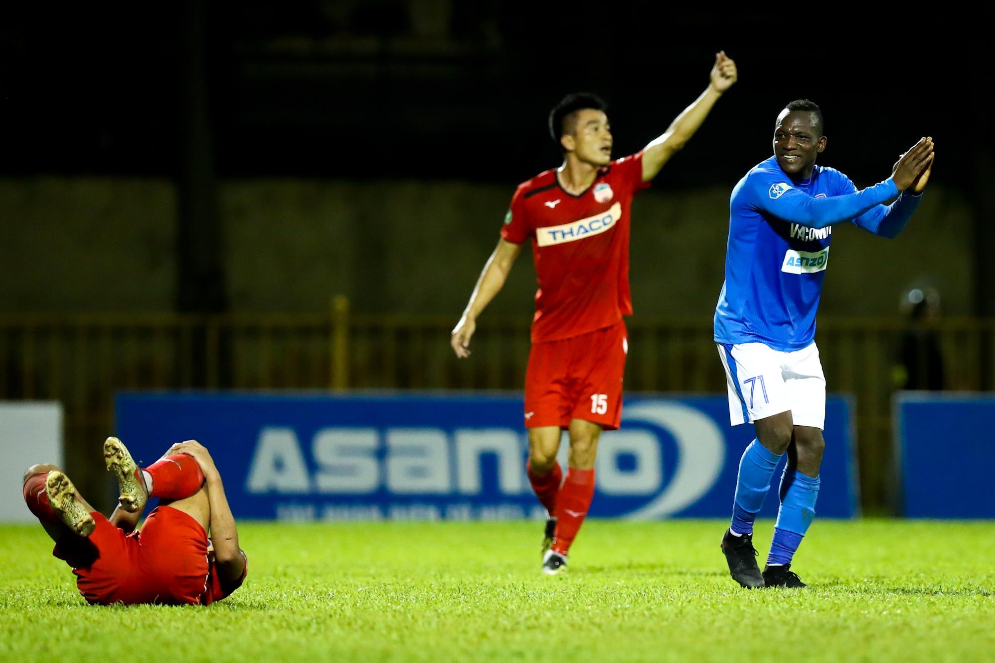 HLV HAGL bi duoi o tran gap Quang Ninh anh 10