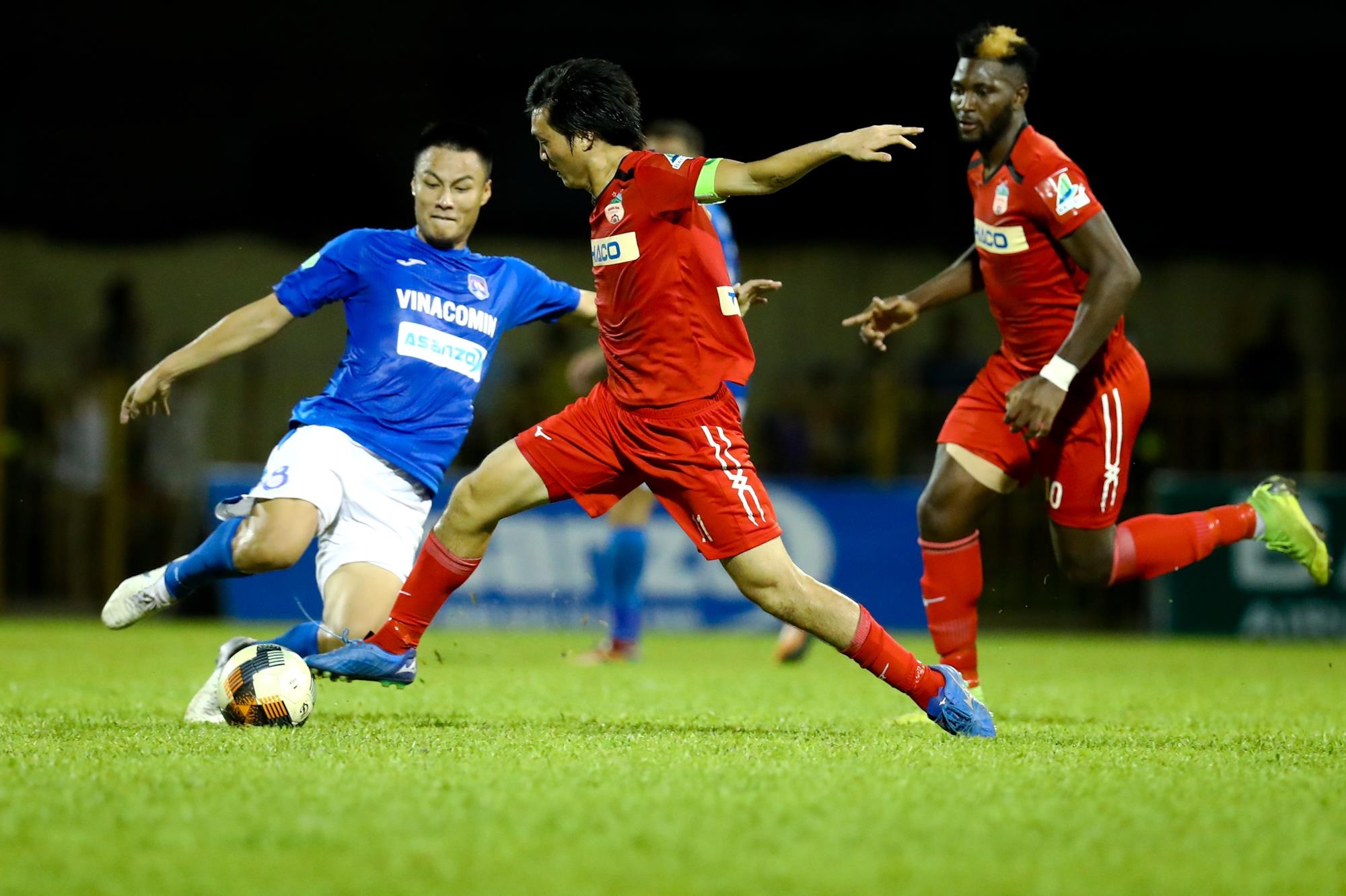 HLV HAGL bi duoi o tran gap Quang Ninh anh 1