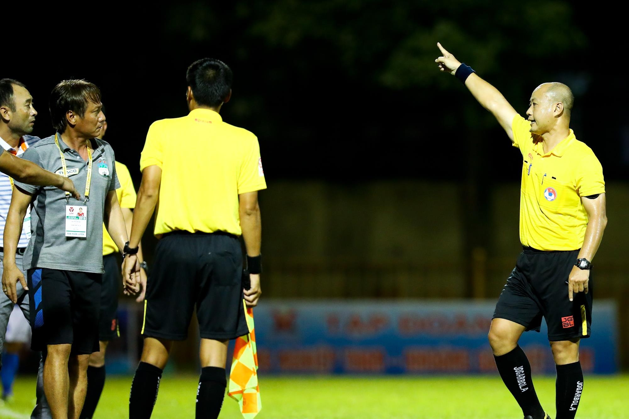 HLV HAGL bi duoi o tran gap Quang Ninh anh 2