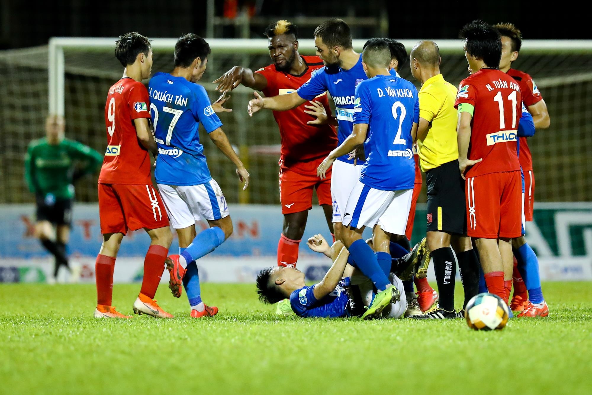 HLV HAGL bi duoi o tran gap Quang Ninh anh 8