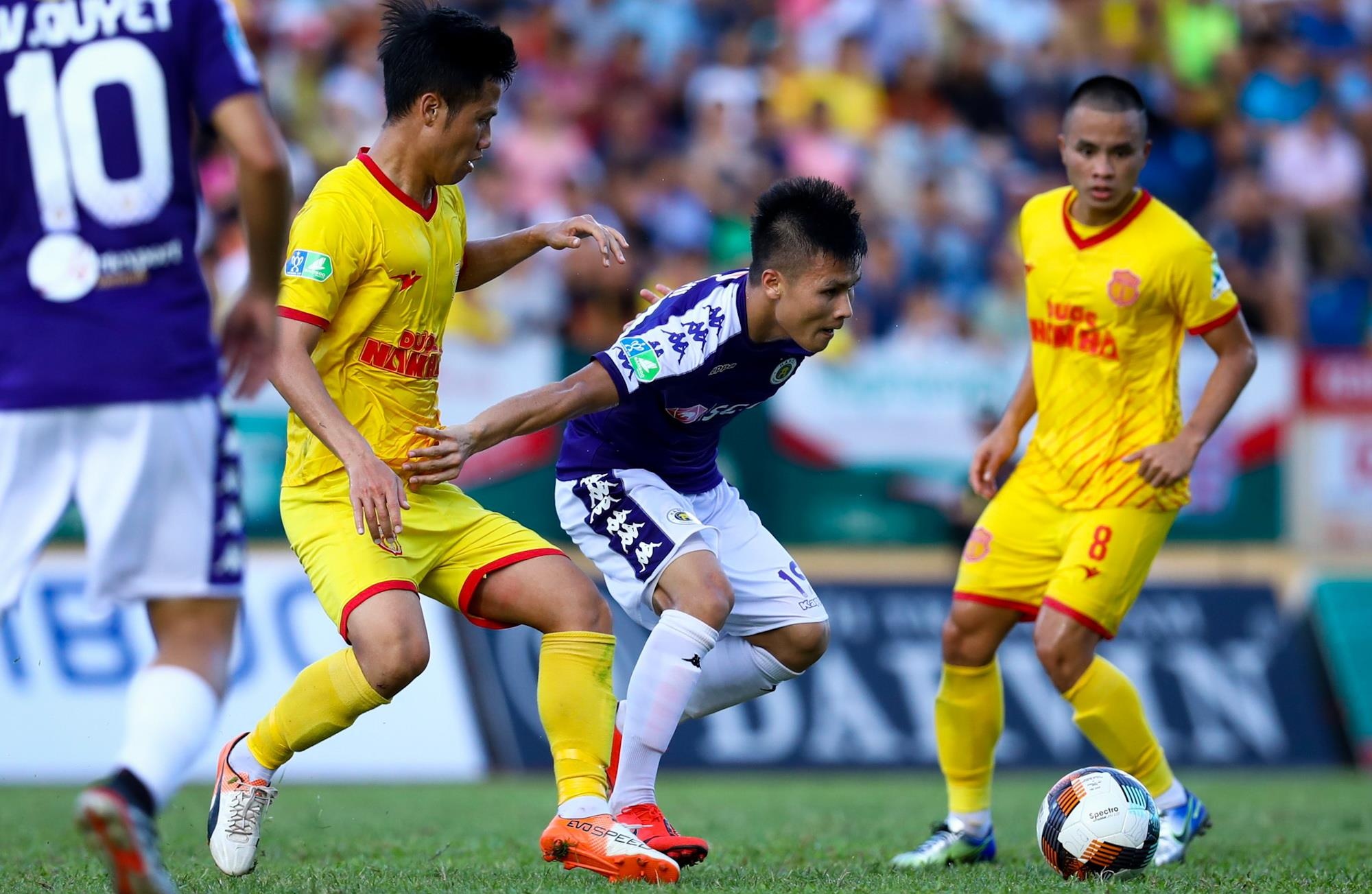 Quang Hai ghi ban vao luoi Nam Dinh anh 2