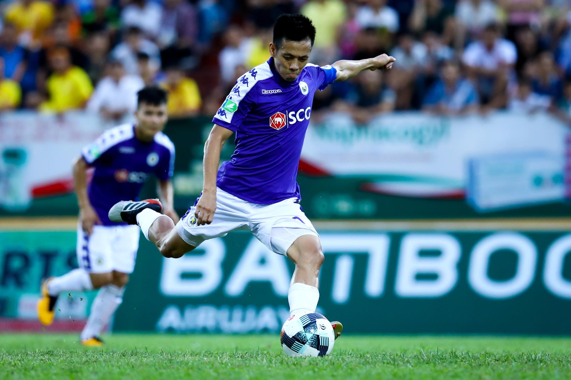 CLB Ha Noi danh bai Nam Dinh vao ban ket anh 4